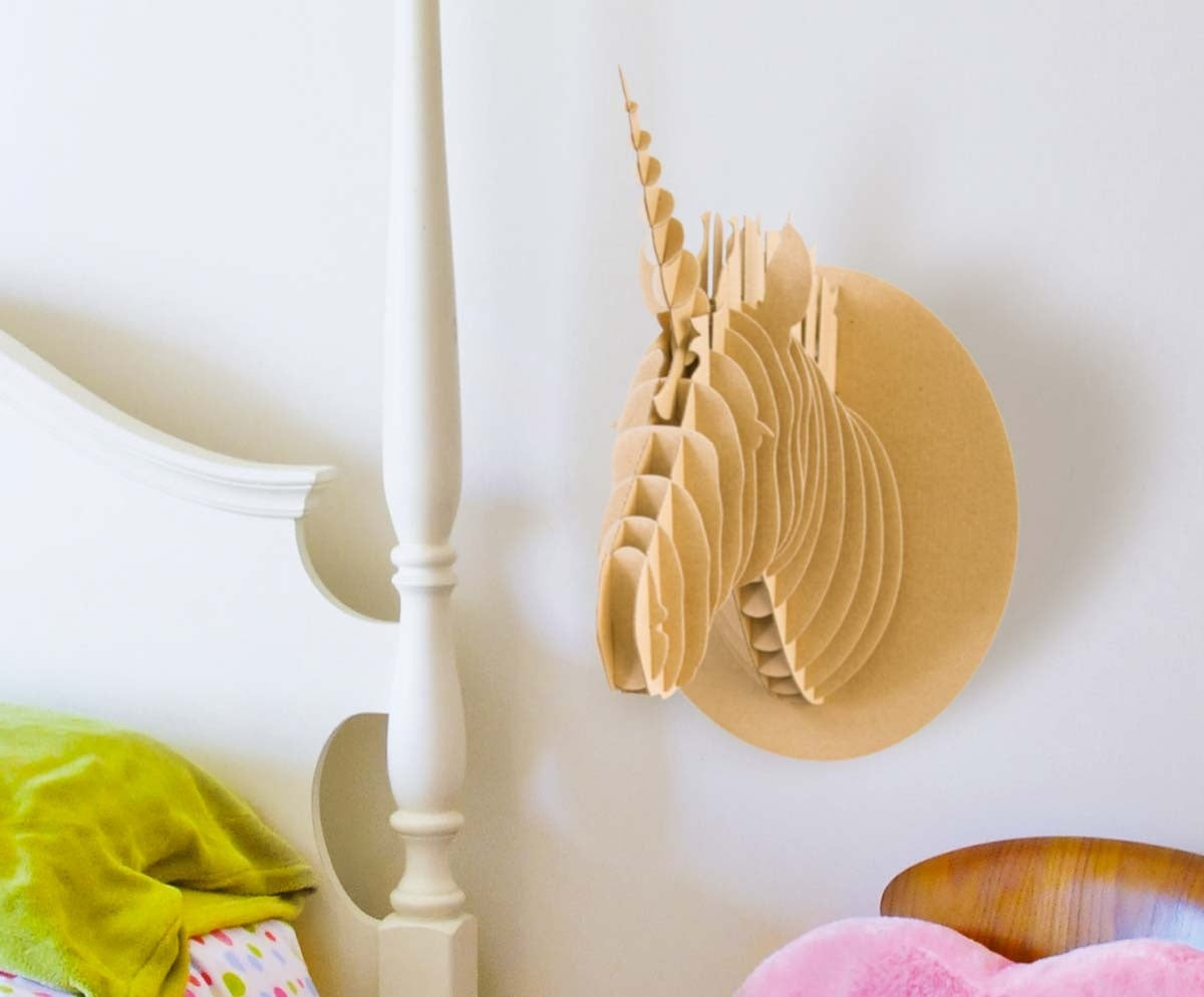 Maquette licorne en carton montée et peinte. Canocea France