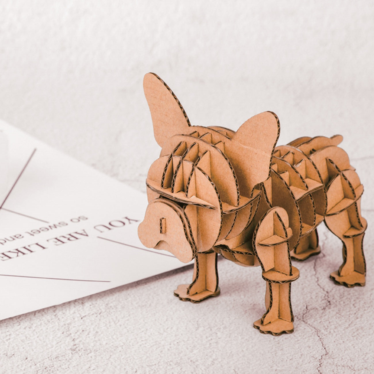 Maquette Bulldog 3D en carton montée – figurine décorative. Canocea France