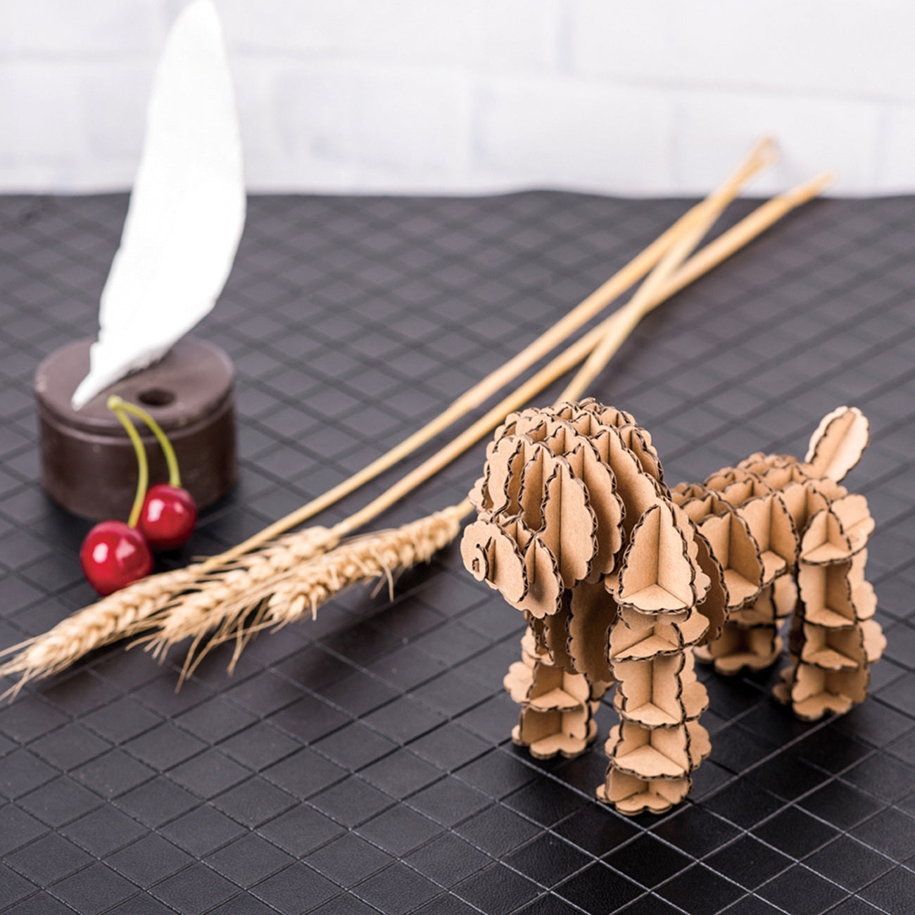 Maquette Caniche 3D en carton montée – objet décoratif. Canocea France